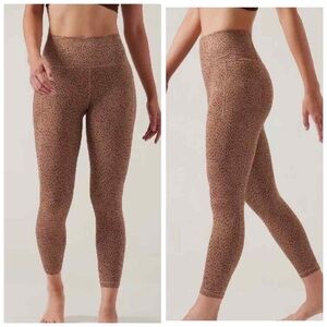 Athleta Salutation Stash Pocket 7/8 Tight